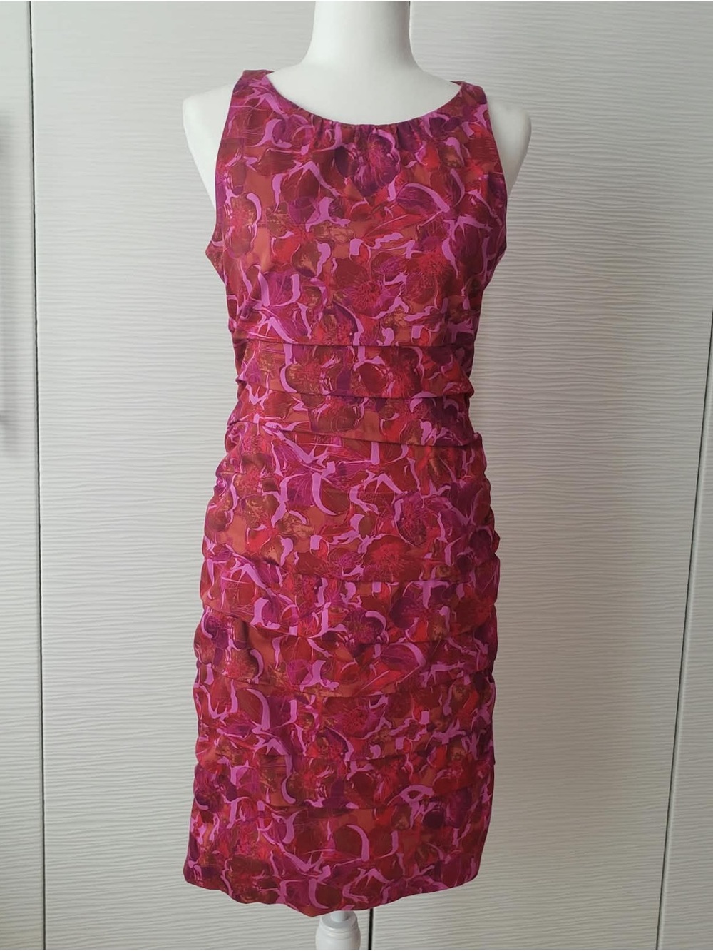 Taylor Pink and Red Sleeveless Ruched Midi Dress